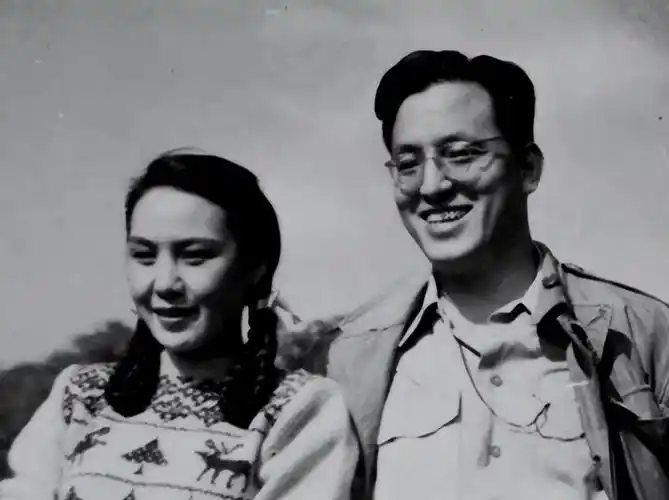 回顾艺术家白杨41年婚姻催人泪下老伴离世5年后她追随他而去