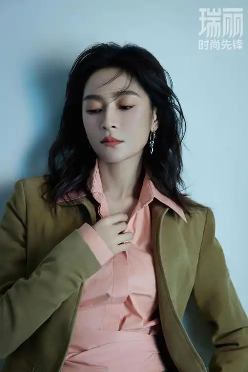 王媛可瑞丽质感大片释出纵享午后静谧时刻