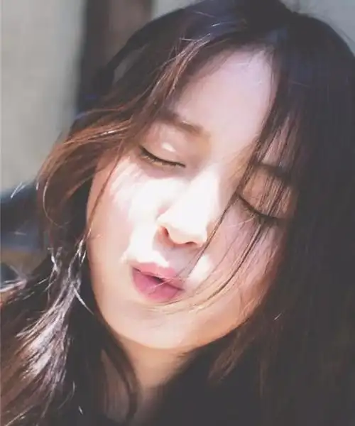 佐佐木希:连续4年被评为日本最美脸蛋,被老公家暴出轨多名女优