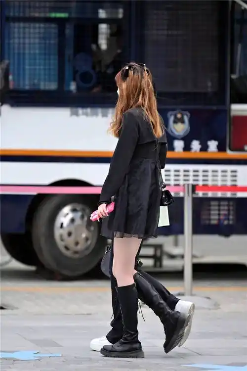 到了夏初时节穿着长靴出门好多人会觉得很热