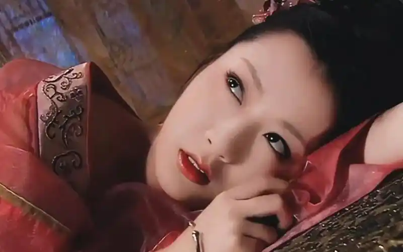 白冰古装好美又好媚!这才是祸国妖妃该有的美貌!