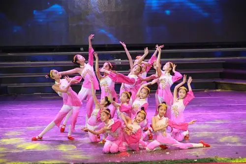 2018汇报演出照片第二部分|其他|其他|蓝天艺术学校 - 原创作品 - 站