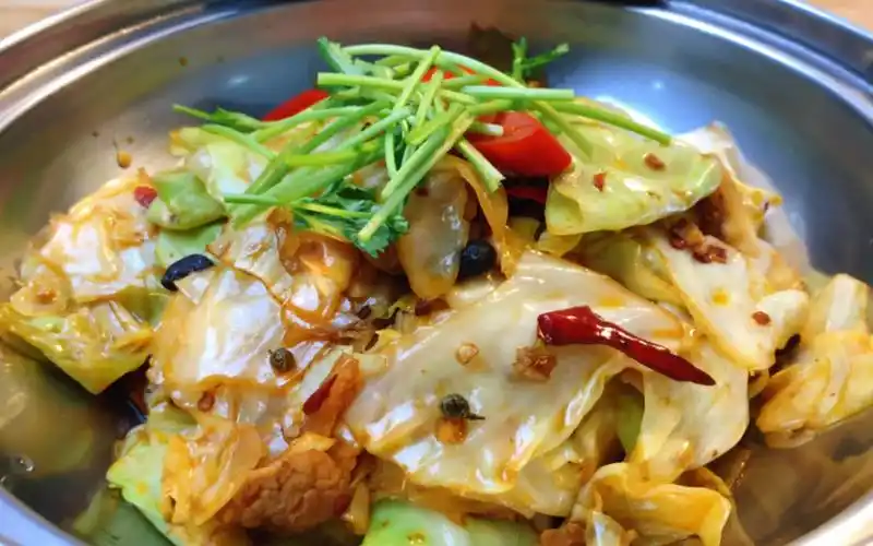 活动  干锅包菜,很多人第一步就错了,大厨教你正确做法,脆爽入味不