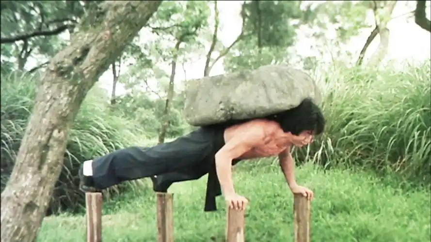 看到这个班级,仿佛回到香港无线电视艺员训练班,切入职场面试环节,艺