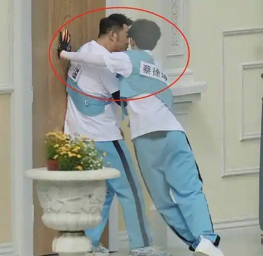 《奔跑吧》路透,杨颖在逃公主本人,蔡徐坤"壁咚"照引人注意_感觉_气质