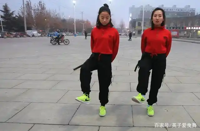 鬼步舞基础教学《波浪步》