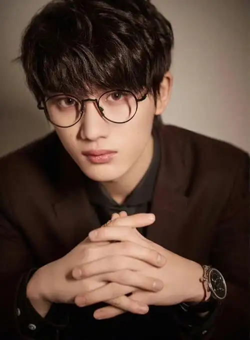 丁程鑫戴眼镜好奶##果然是时代少年团的心头镜##女大有自己的早八三