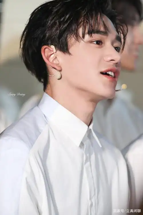 歌手 黄旭熙 精选照片集锦