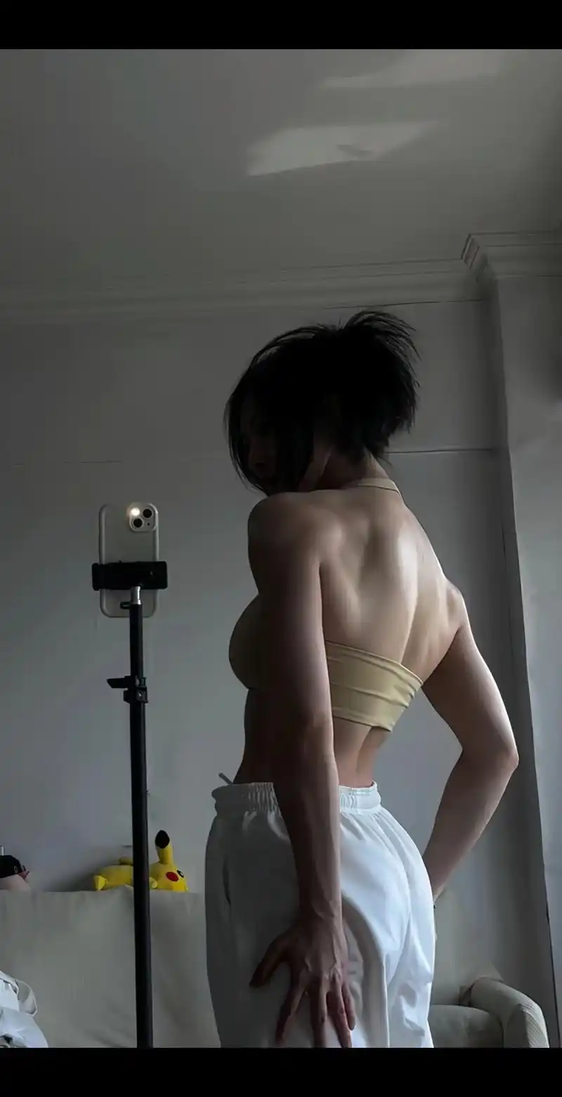 能说一句"肌肉女真恶心"来让我高兴一下吗.#健身 #撸铁女孩 - 抖音