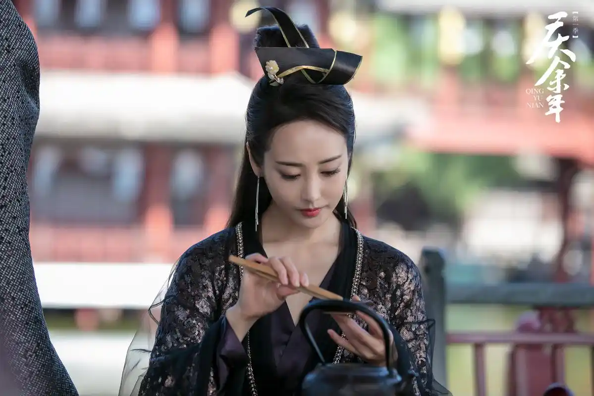 李纯《庆余年》上线古装传奇剧《庆余年》讲述了一个身世神秘的少年