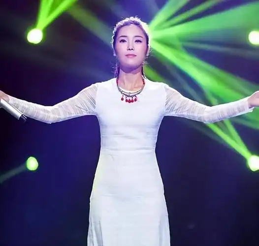 云朵被刀郎养了整整10年去歌手舞台踢馆要给师父一雪前耻