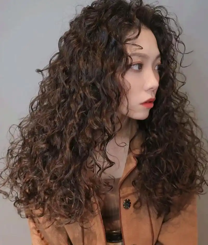 完美解决头顶塌陷 发量少 还显脸小 的烫发 羊毛卷多了一点俏皮和可爱