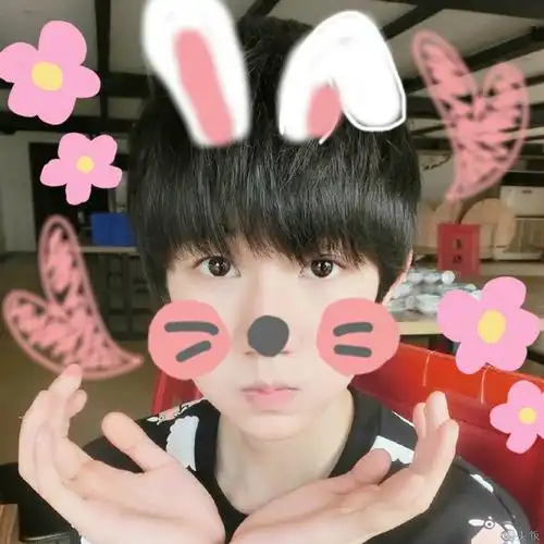 tfboys王源捧脸嘟嘴卖萌头像