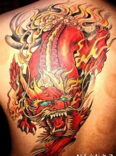 半背彩色麒麟男生个性半背火麒麟纹身图案欣赏tag标签:个性半背火麒麟