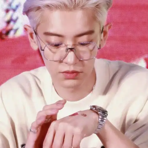 朴灿烈头像/by奶糖泡芙