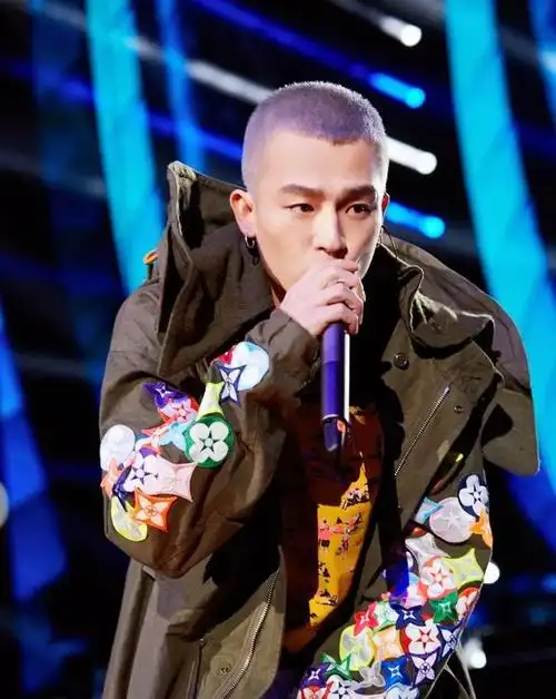 剃了寸头一定得染个色!现在的男生都这么骚包了?