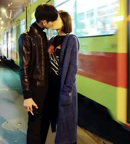 郑爽胡彦斌双双否认出轨 去年9月认识相恋细节被挖