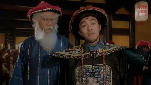 他在《鹿鼎记》中扮演的鳌拜,也很出彩,而《鹿鼎记》也是周星驰职业