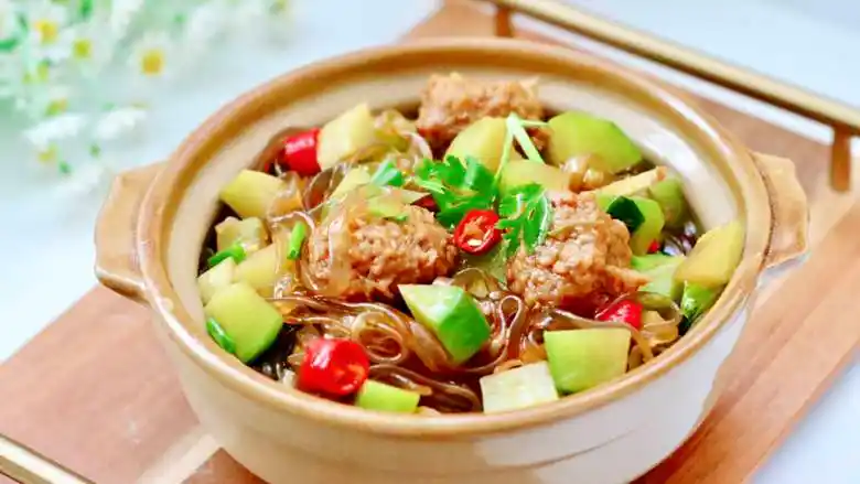 道暖心暖胃的家常菜,这个季节的萝卜已经大量上市了,最爱用它做炖菜吃