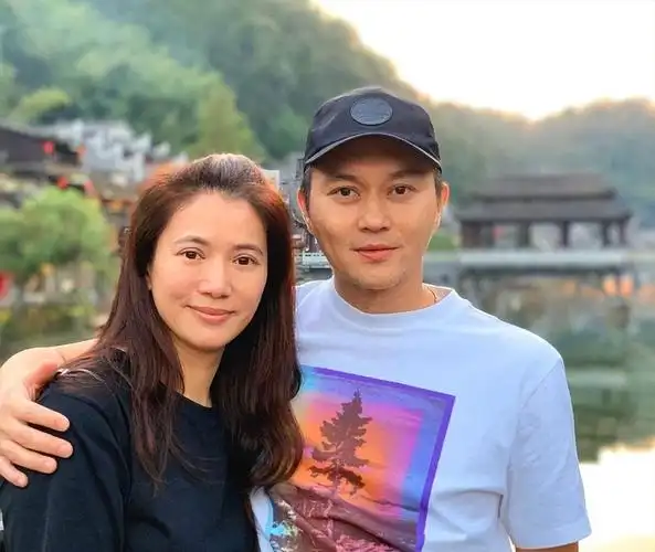 21年后再看张智霖才发现他能娶到袁咏仪做老婆到底多幸运