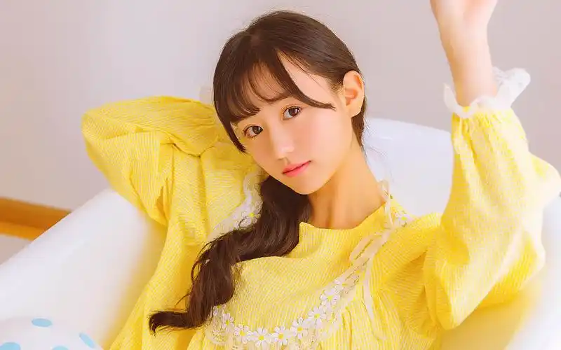 日系可爱文艺美女养眼高清桌面壁纸