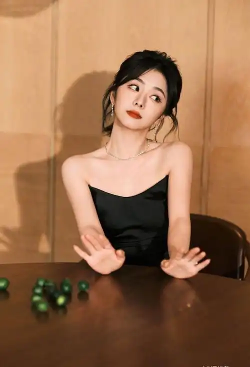 谭松韵是一个非常甜美的女孩子,笑起来的时候特别的好看,给人一种很