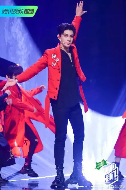 今天任豪练出腹肌了吗