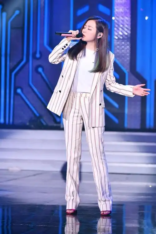 观众们刚从《王牌对王牌》张靓颖飙高音飙到天际那期缓过神儿来,又马