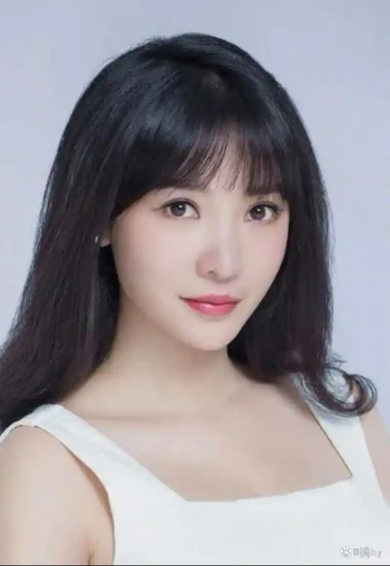 1,宋茜现在市面上有很多项目找她,而且很多剧都是定女选男.