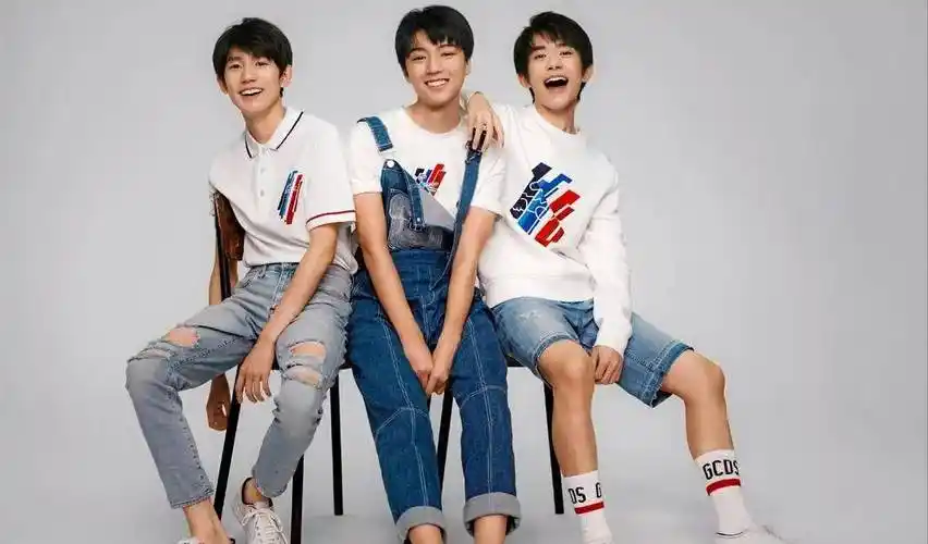 大儿子百亿影帝,小儿子破世界纪录,易烊千玺妈妈究竟有多厉害?