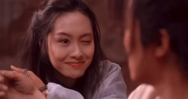 如果提到港片中最难忘的片段,《大话西游之大圣娶亲》里紫霞仙子眨眼