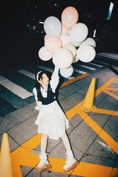 赵嘉敏夏日胶片感写真