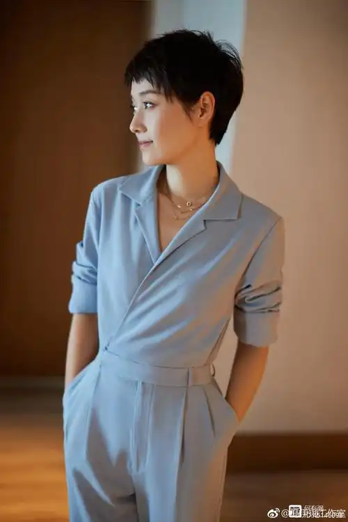 43岁马伊琍还是剪短发显年轻,长发像大妈一样,明白短发几点就够