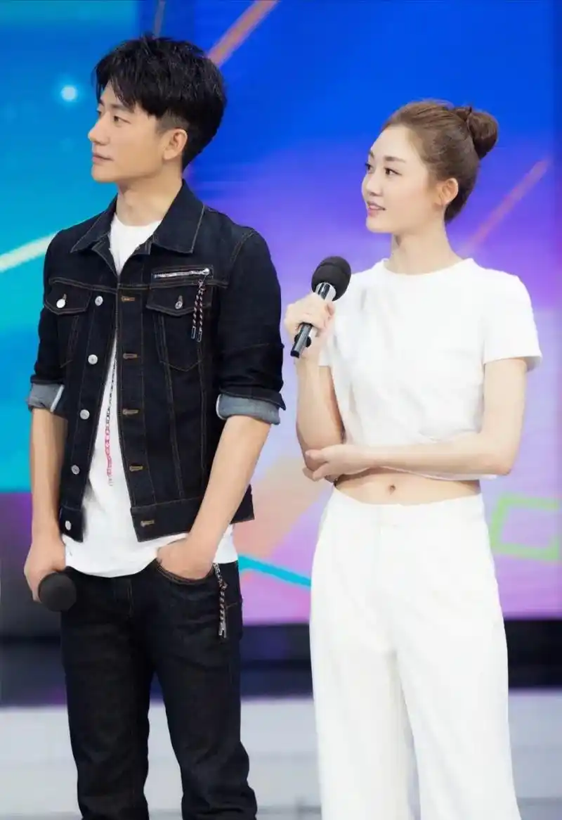 苗苗钟楚曦同框,惊呆了!