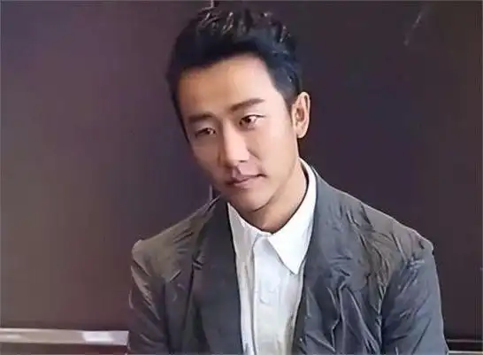 演员黄轩的逆袭史,从无人问津到名导宠儿,几段"情史"太精彩