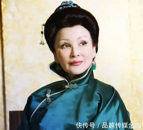 年轻时长得漂亮,23岁走红,两段婚姻皆失败,如今70岁还很美