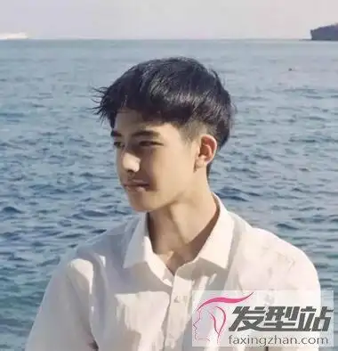 青少年发型两边刮掉 清爽炫酷闪亮整个青春