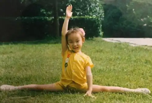 图倪妮儿时照片曝光被赞天生丽质难自弃