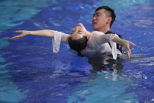 暖心队长获力挺左小青可谓是完美逆袭