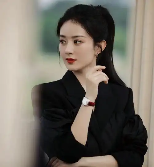 赵丽颖黑色连衣裙写真优雅迷人