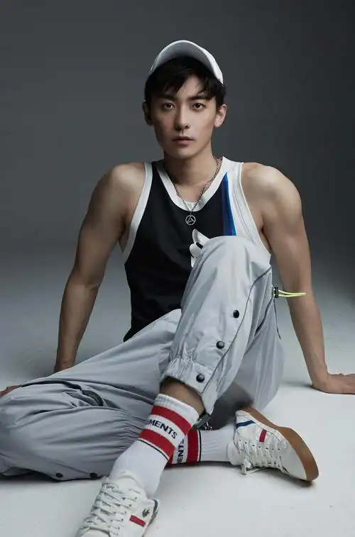 赵志伟帅气撩人写真图片