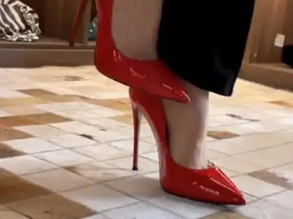 红色高跟鞋