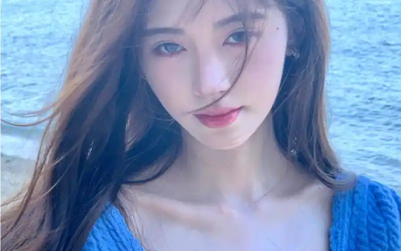 【鞠婧祎】鞠婧祎泰国蓝色穿搭好美