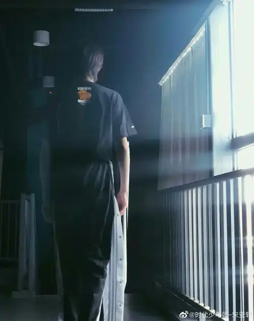 weibo @时代少年团-宋亚轩