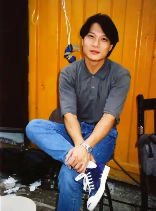 性格也差很多,钱小豪脾气大很容易得罪人,而钱嘉乐性格温和,也很善于