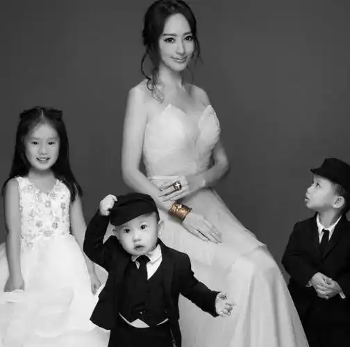 刘若英等10位艺人携子女出镜做公益,庾澄庆ella惊喜现身_儿子_女儿