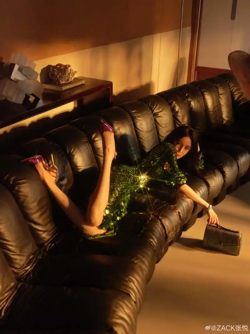 杨幂7015《时尚芭莎》|2021八月刊夏日大片#杨幂和30斤裙子度过