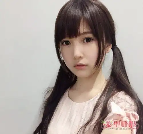 圆脸女生 齐刘海双马尾辫发型
