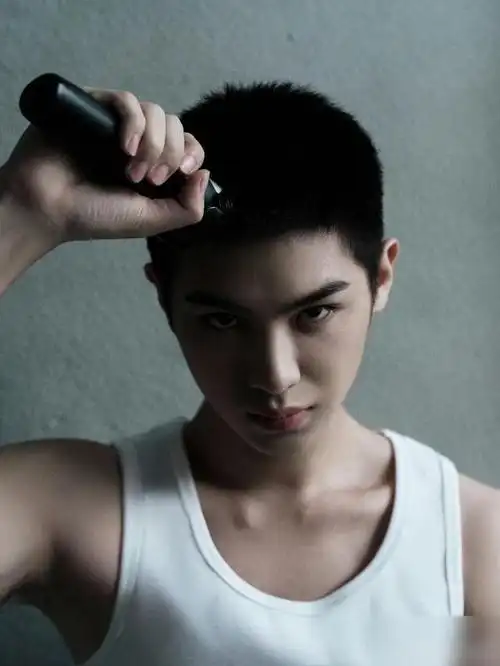 寸头才是检验颜值的标准!来看这几位的寸头造型,颜值高下立见