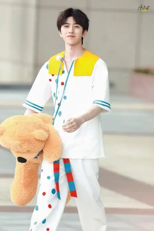 大宝宝抱着大熊02spotlight-蔡徐坤#蔡徐坤#hug me(抱我)